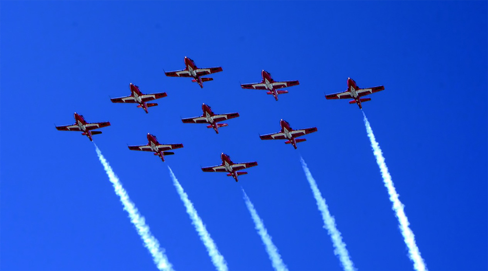 【視頻】加拿大空軍“雪鳥”飛行隊震撼表演，直擊2021年太平洋航空展